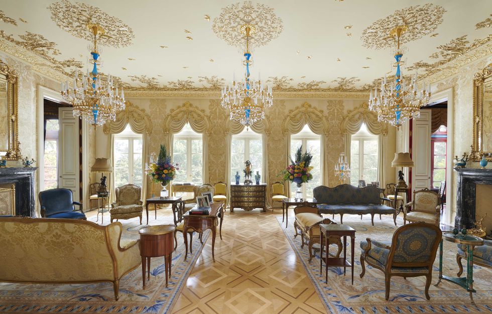 Great room at 15 High Point Rd.