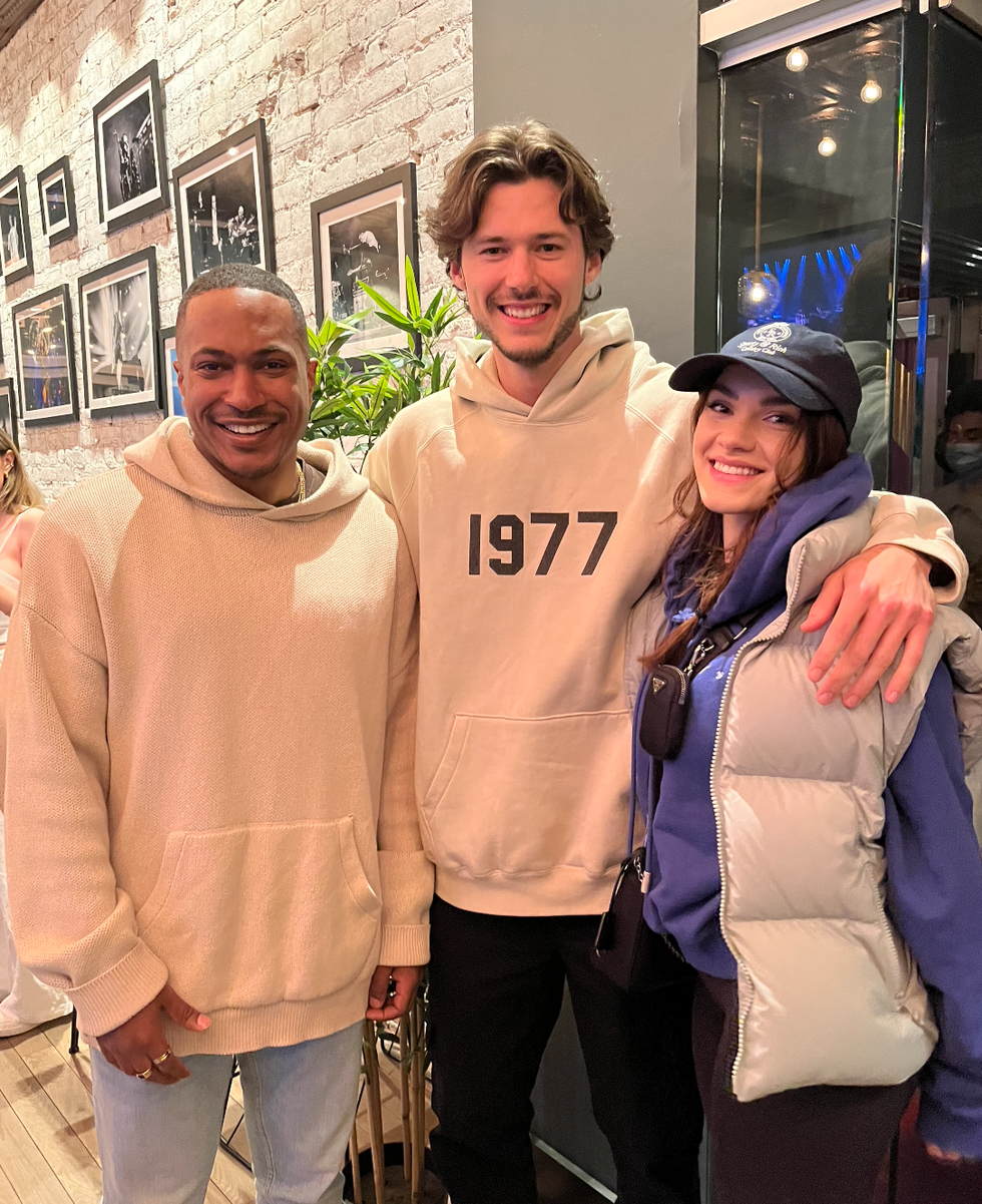 Gregg, Alex L'Abb\u00e9e et Livia Martin.