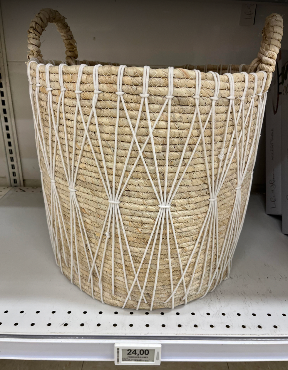 Gros panier avec cordes blanches d\u00e9coratives de chez Maxi & Cie.