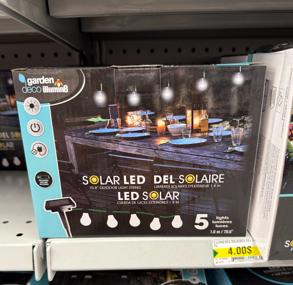Guirlande de lumi\u00e8res DEL dans son emballage au Dollarama.