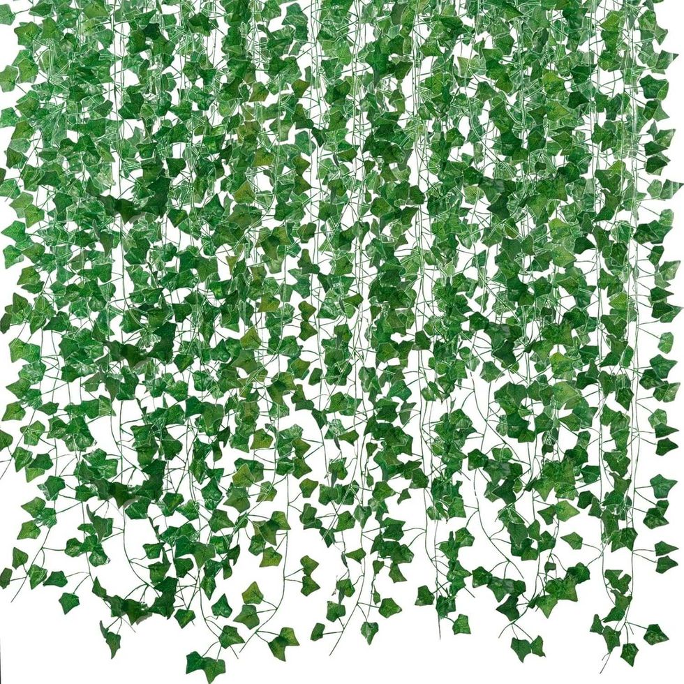 Guirlandes de lierre artificiel pour d\u00e9coration int\u00e9rieure et ext\u00e9rieure \u00e0 vendre sur Amazon Canada.