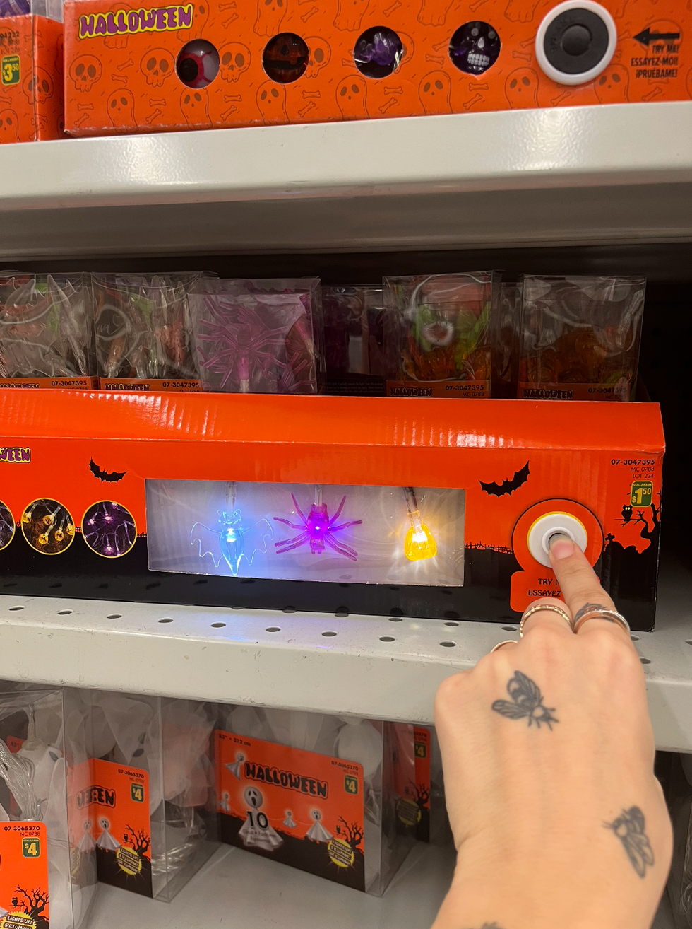 Guirlandes de lumi\u00e8res au Dollarama.