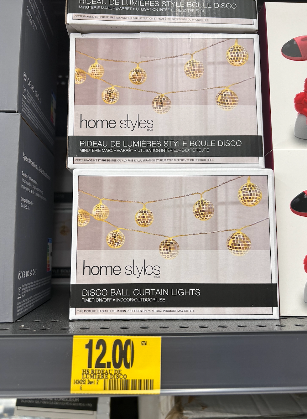 Guirlandes de lumi\u00e8res en boule disco sur une tablette du Tigre G\u00e9ant.