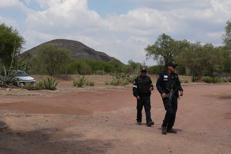 Gunman at Mexico pyramids kills Canadian tourist