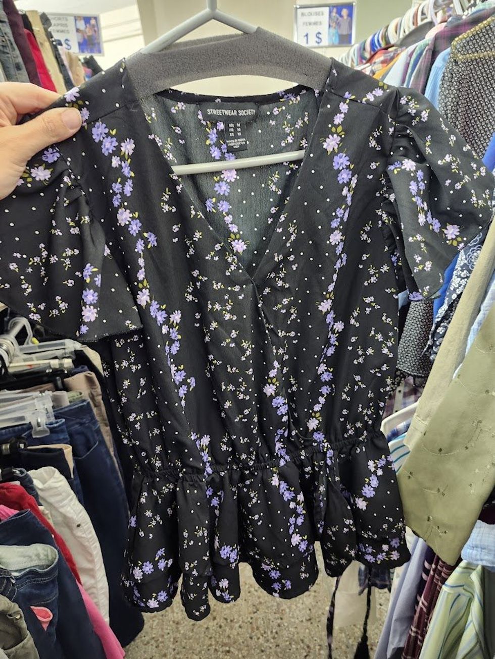 Haut fleuri de coupe p\u00e9plum de la marque Streetwear.