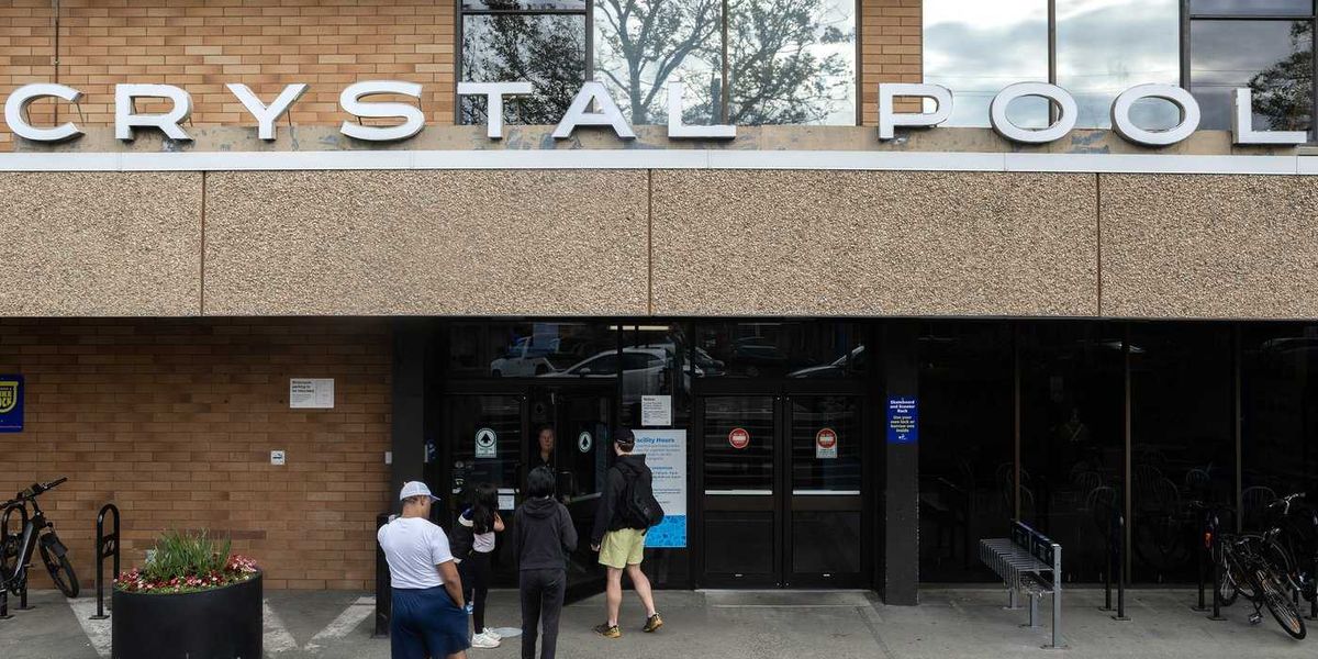 Hazardous gas at Victoria pool sends 8 to hospital Hazardous gas at Victoria pool sends 8 to hospital