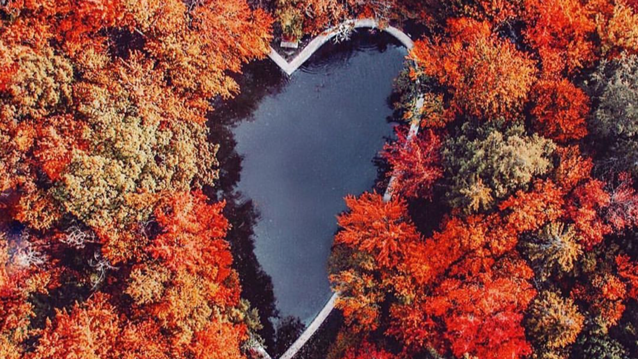 Heart-Shaped Pond In Nova Scotia Is Stunning & It's Even More Beautiful During Fall