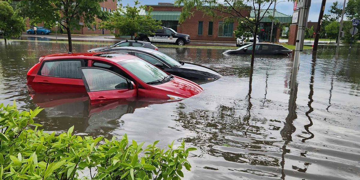 Heavy rain causes flooding and power outages across Montreal area Heavy rain causes flooding and power outages across Montreal area