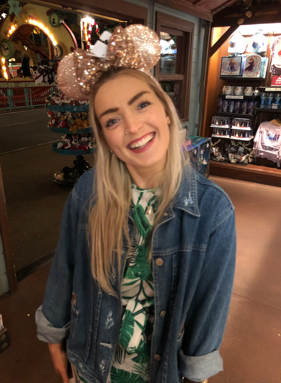 Helena posing wearing Mickey Mouse ears in Disney World.