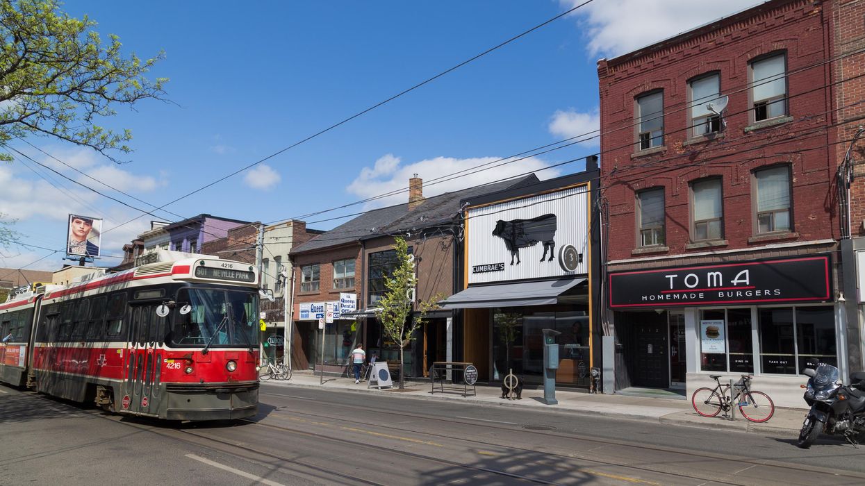 Here Are The Current Rules For Indoor Dining In Ontario & You Can't Sing Or Dance