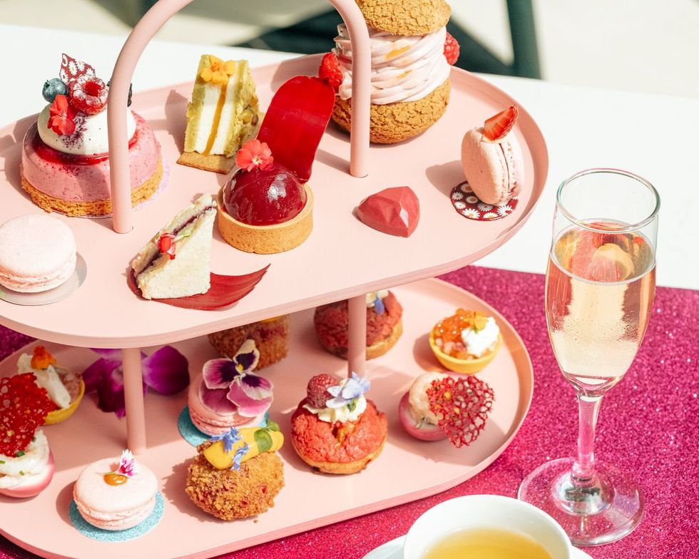 Heure du th\u00e9 Barbie au Fairmont Le Reine \u00c9lizabeth.