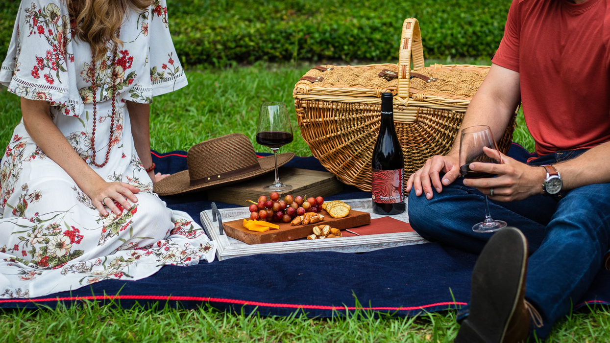 Hinge Predicted What Singles Want In 2022 & Therapy Is The Biggest 'Dating Dealbreaker'