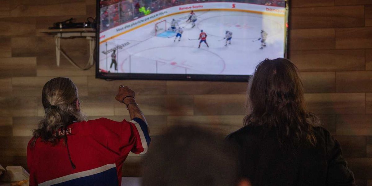 Hockey fever reaches those in Montreal shelters Hockey fever reaches those in Montreal shelters