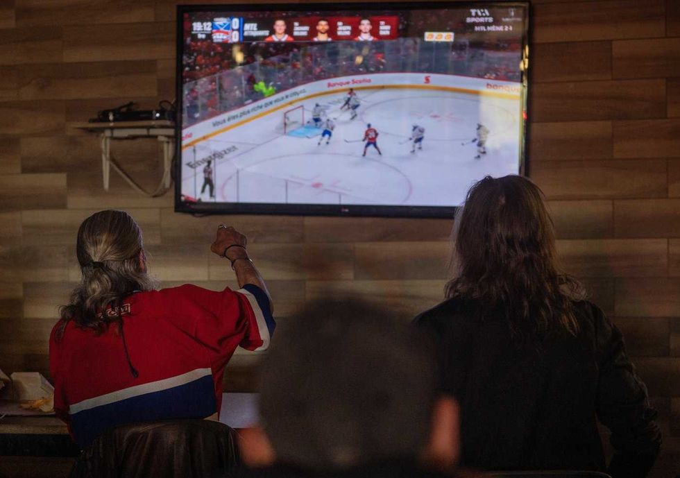 Hockey fever reaches those in Montreal shelters