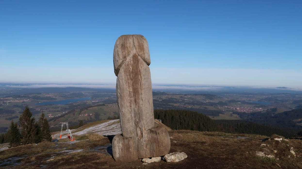 Holzpenis Germany Penis Monument Disappears