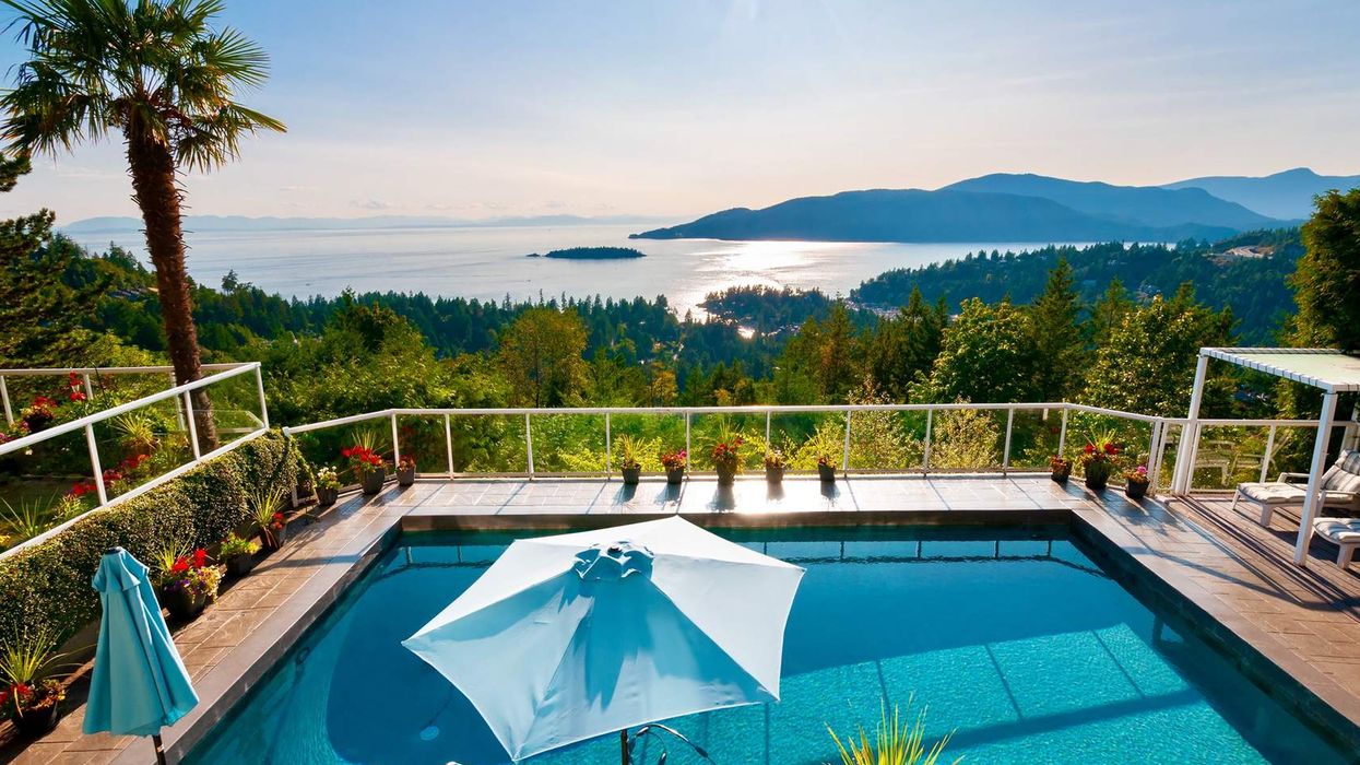 Home For Sale in BC Feels Like A Trip To Santorini (PHOTOS)