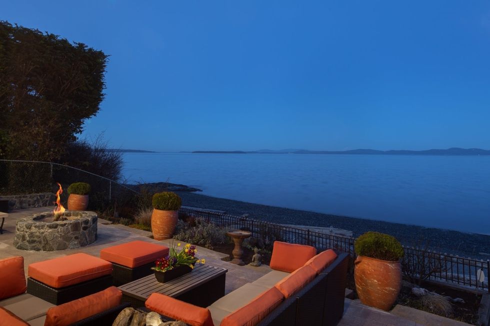 9 Cottages For Sale In BC That Are Straight Out Of Your 'Disney