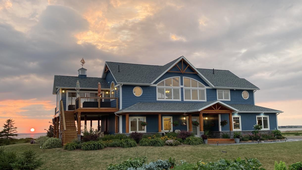 House For Sale In Prince Edward Island Has A Million-Dollar View But Is Surprisngly Cheap