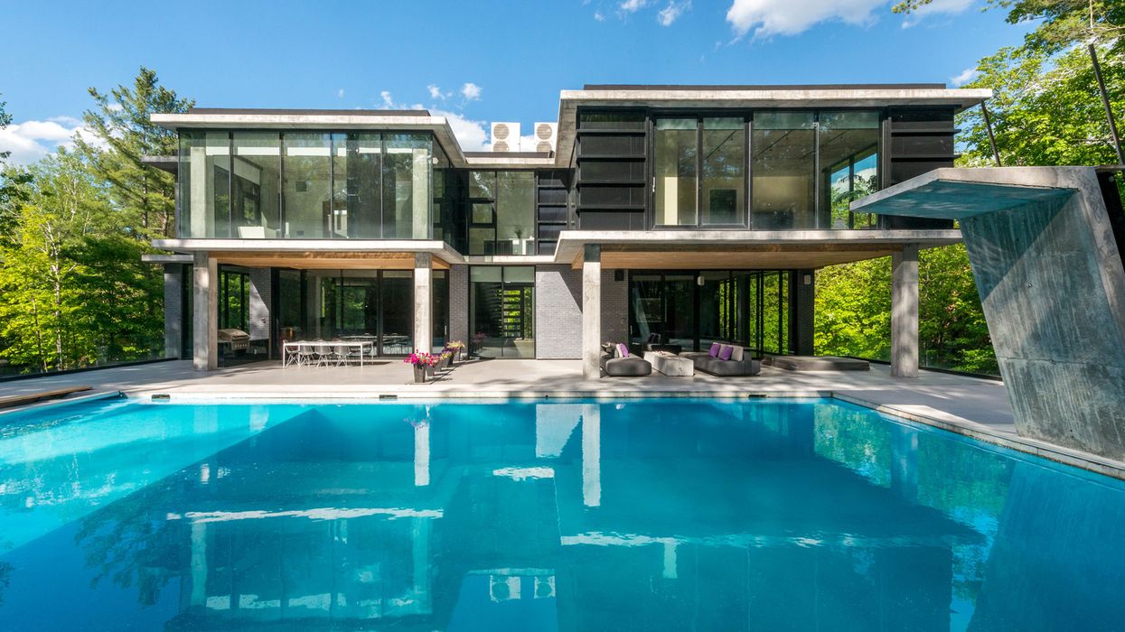 House For Sale Near Ottawa Is A Swimmer’s Paradise You'll Never Want To Leave