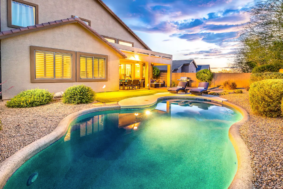 4 Affordable Airbnbs In Phoenix That Have Pools & You Can Rent Them