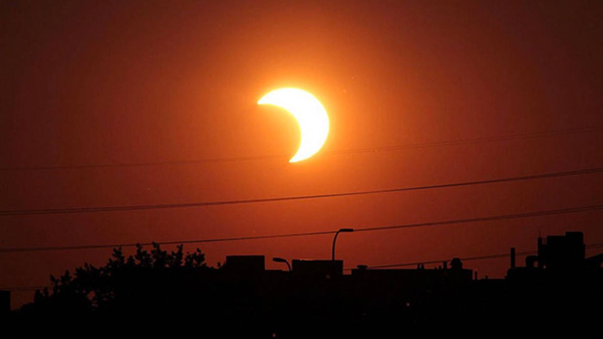A Spectacular Solar Eclipse Will Be Visible Over Toronto Narcity