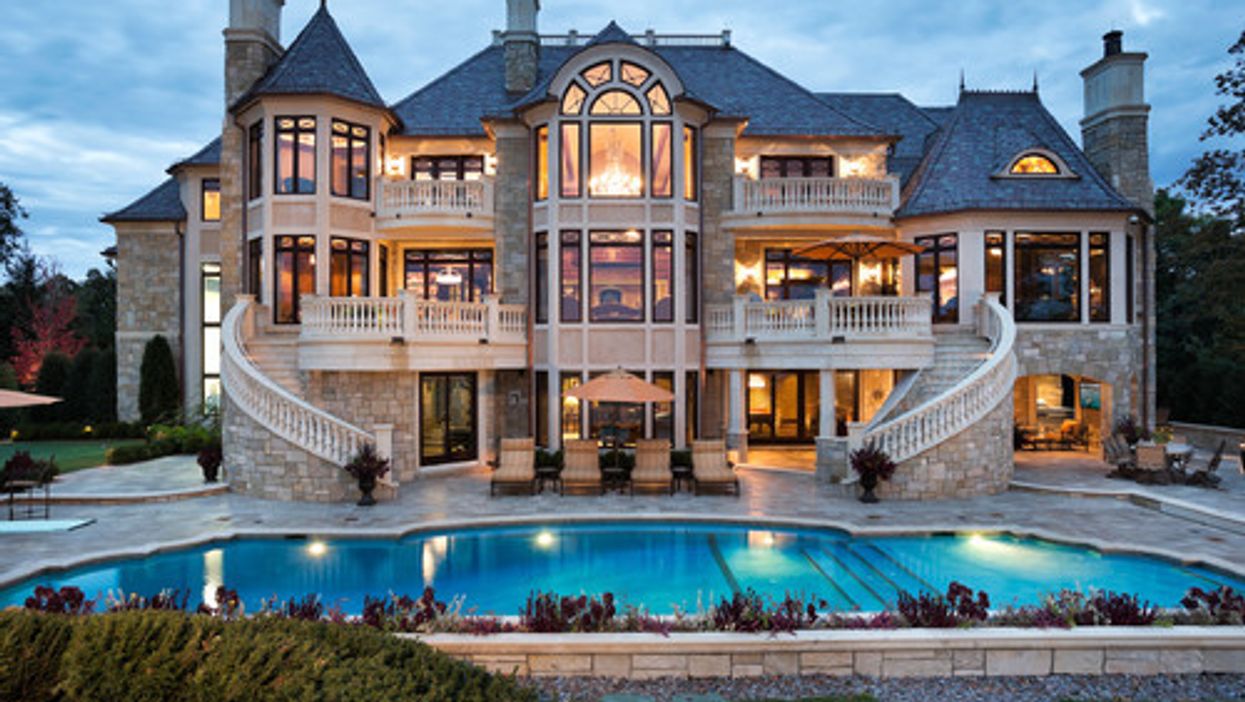 8 Mansions You Can Rent For Super Cheap In BC This Fall Narcity