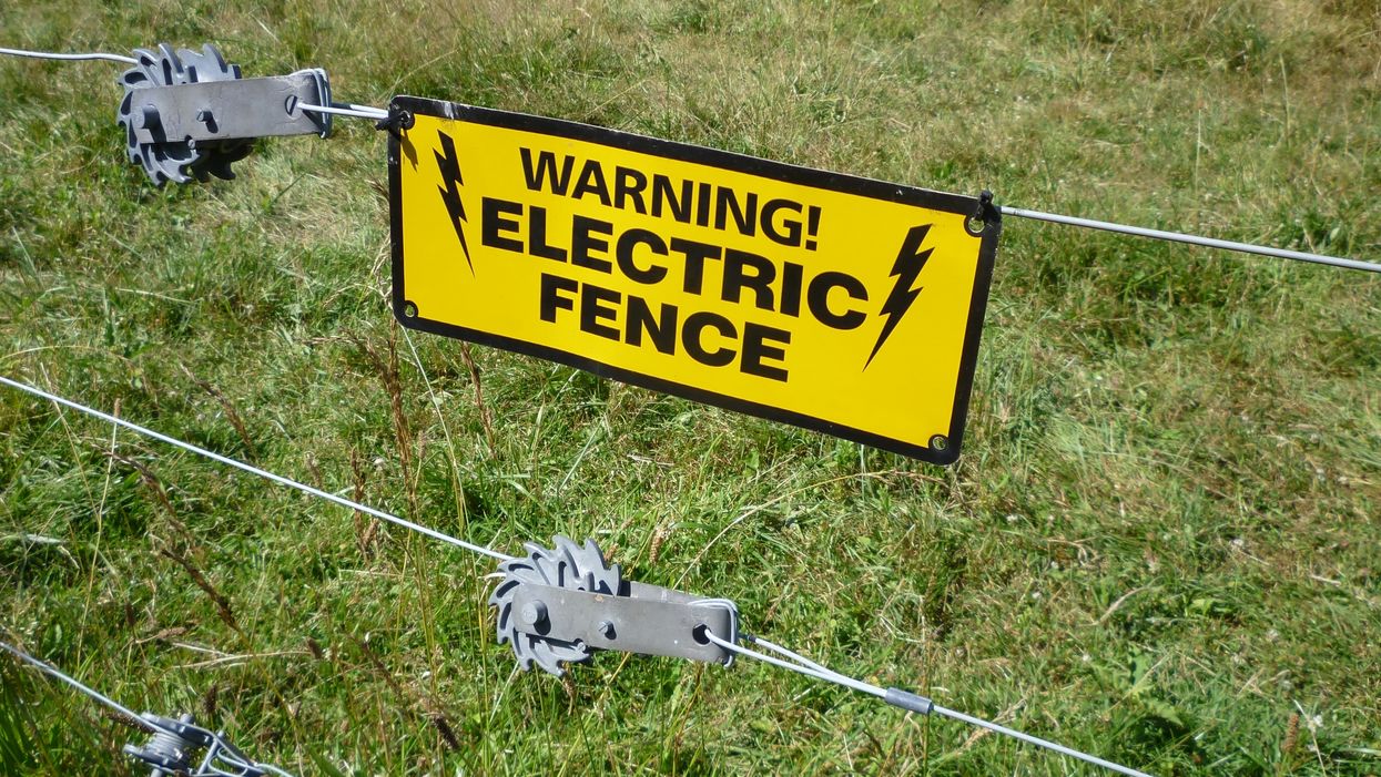 Someone In Vancouver Put Up A Real Electric Fence Around Their Home And Canadians Are Divided Over It Narcity Someone In Vancouver Put Up A Real Electric Fence Around Their Home And Canadians Are Divided Over It Narcity