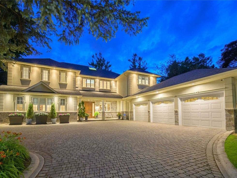 12 Ontario Houses With Indoor Pools That Are Perfect If You Hate The Outdoors Narcity