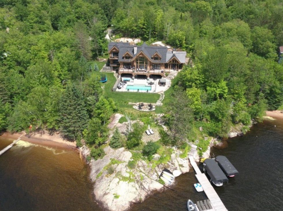 7 Waterfront Properties In Canada For Sale That Are Absolutely Perfect