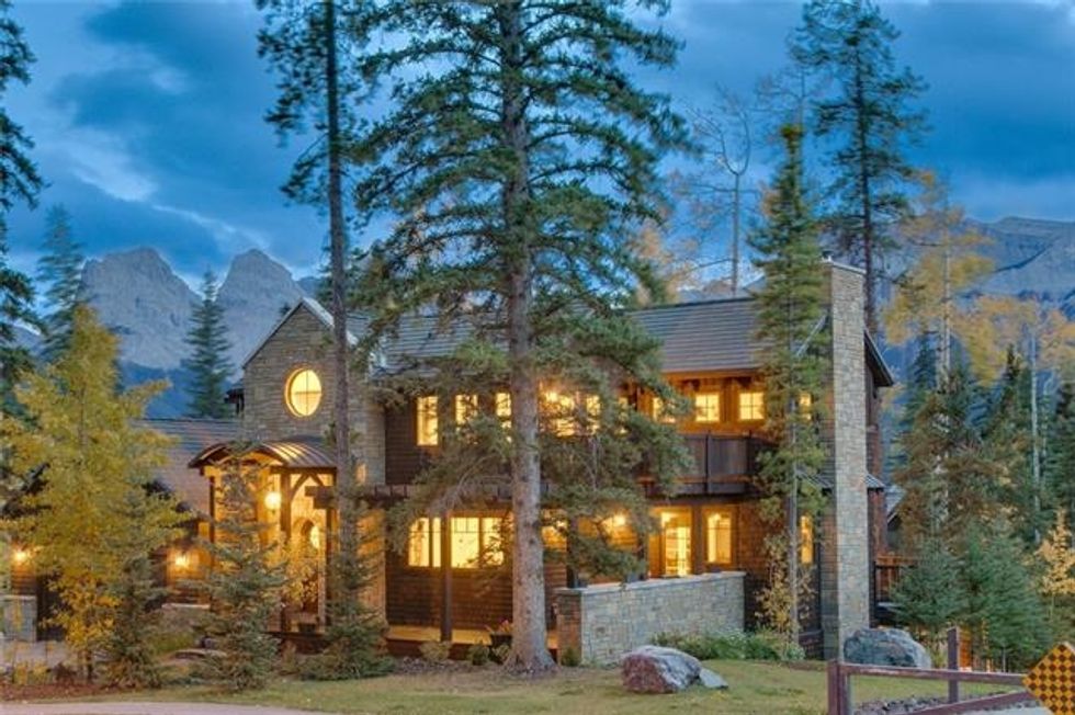 5 Mountain Chalets For Sale In Canmore That Will Make You Move Directly To The Rockies Narcity