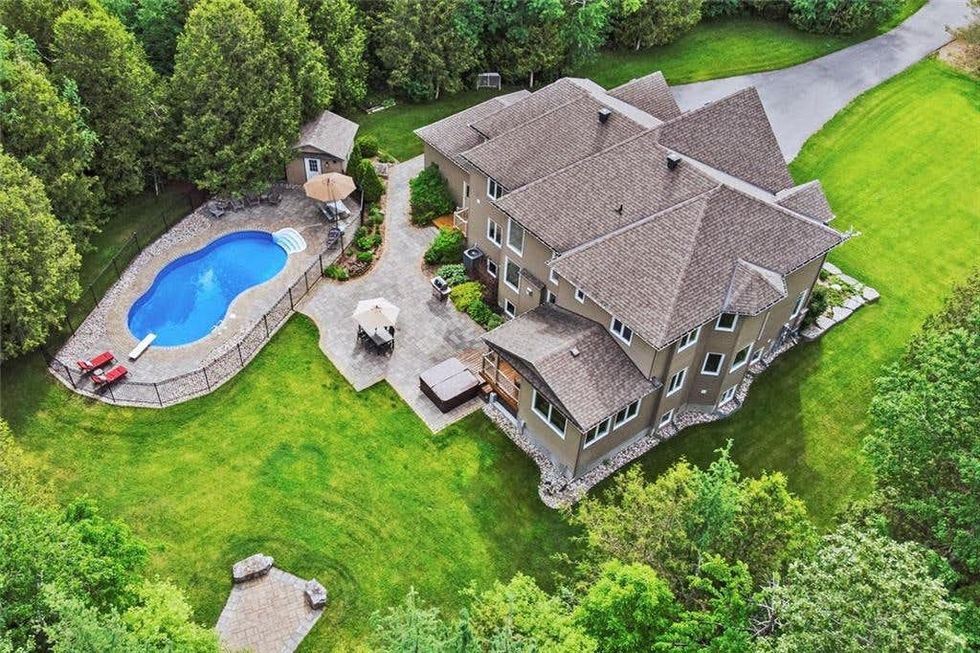 7 Ottawa Mansions For Sale That Are Basically A Spa Resort Narcity