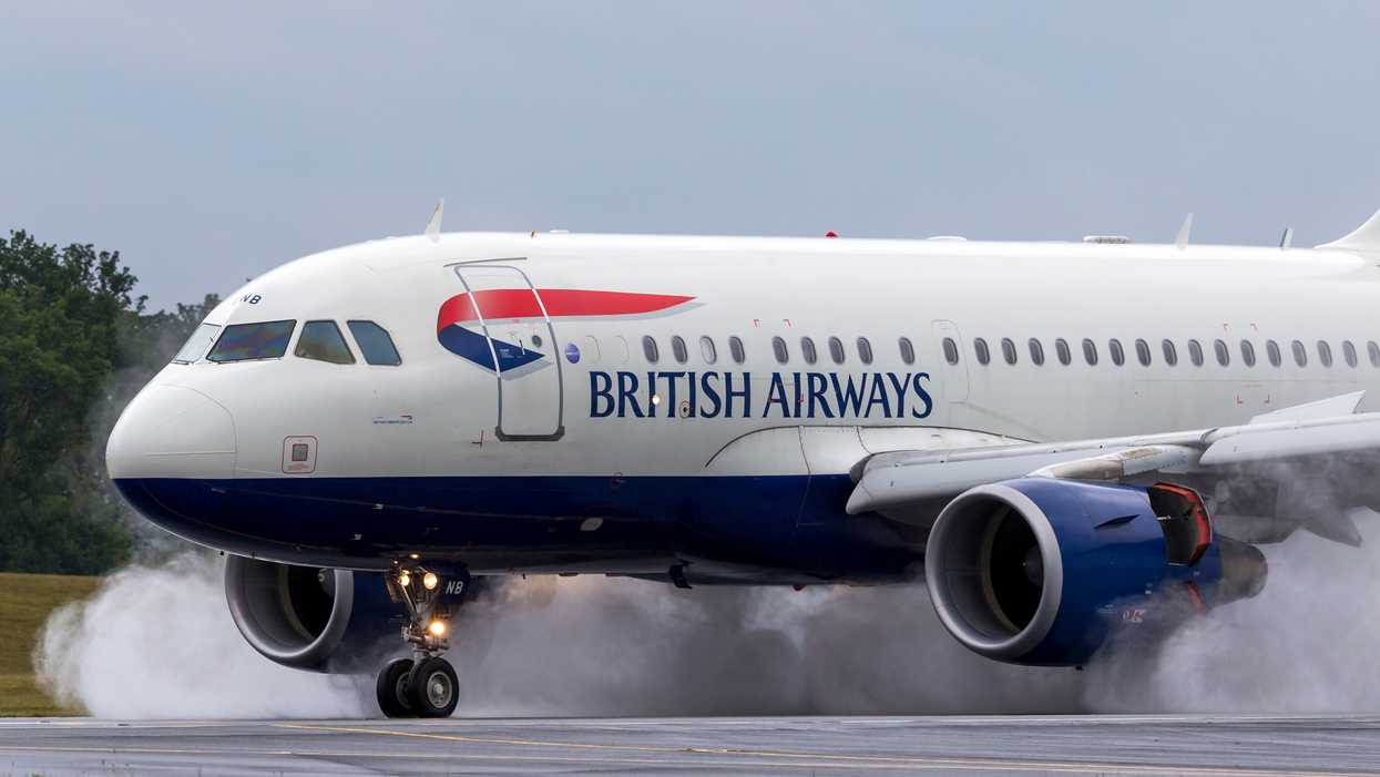 A British Airways Plane Got Stuck In The Edmonton Mud For Over 30 Hours (PHOTOS)