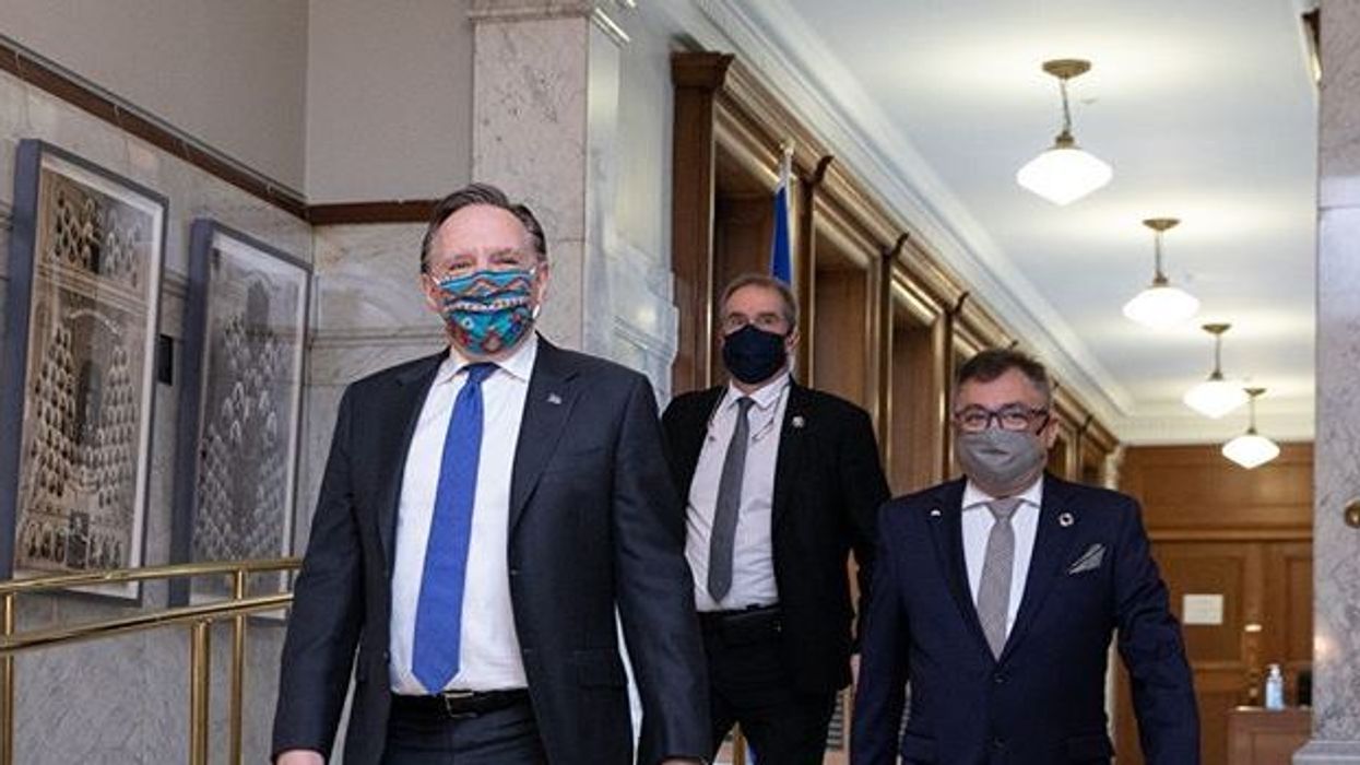 Le port du masque devrait être obligatoire partout au Québec dès ce mois-ci