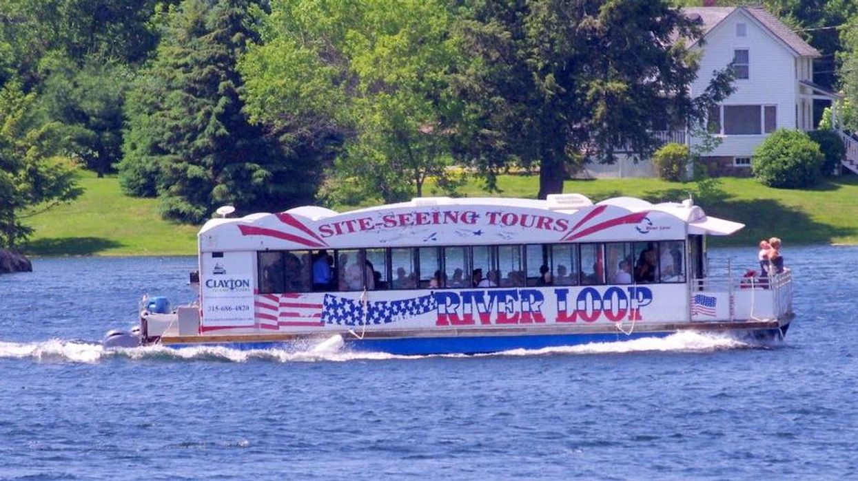 Canadian Tour Boats Entering US Waters Are Making Americans Angry (VIDEO)
