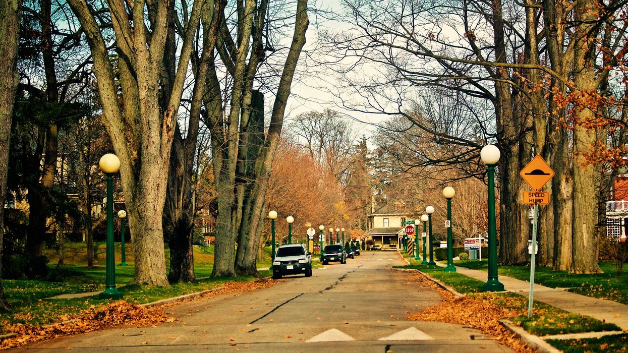 Ontario's Weather Is Going To Be A 'Battle Zone' Next Week & Temps Are Going To Drop