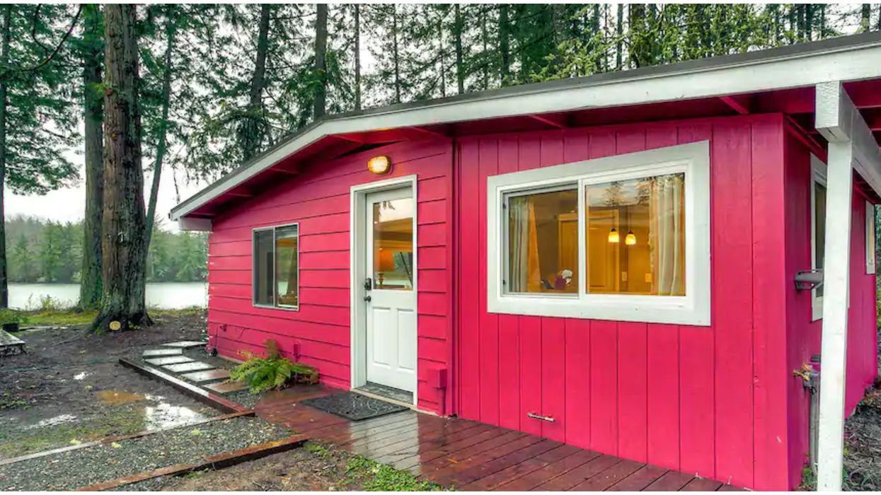 This Pink Cottage With A Hot Tub Near Seattle Is The Best Place For A BFF Getaway