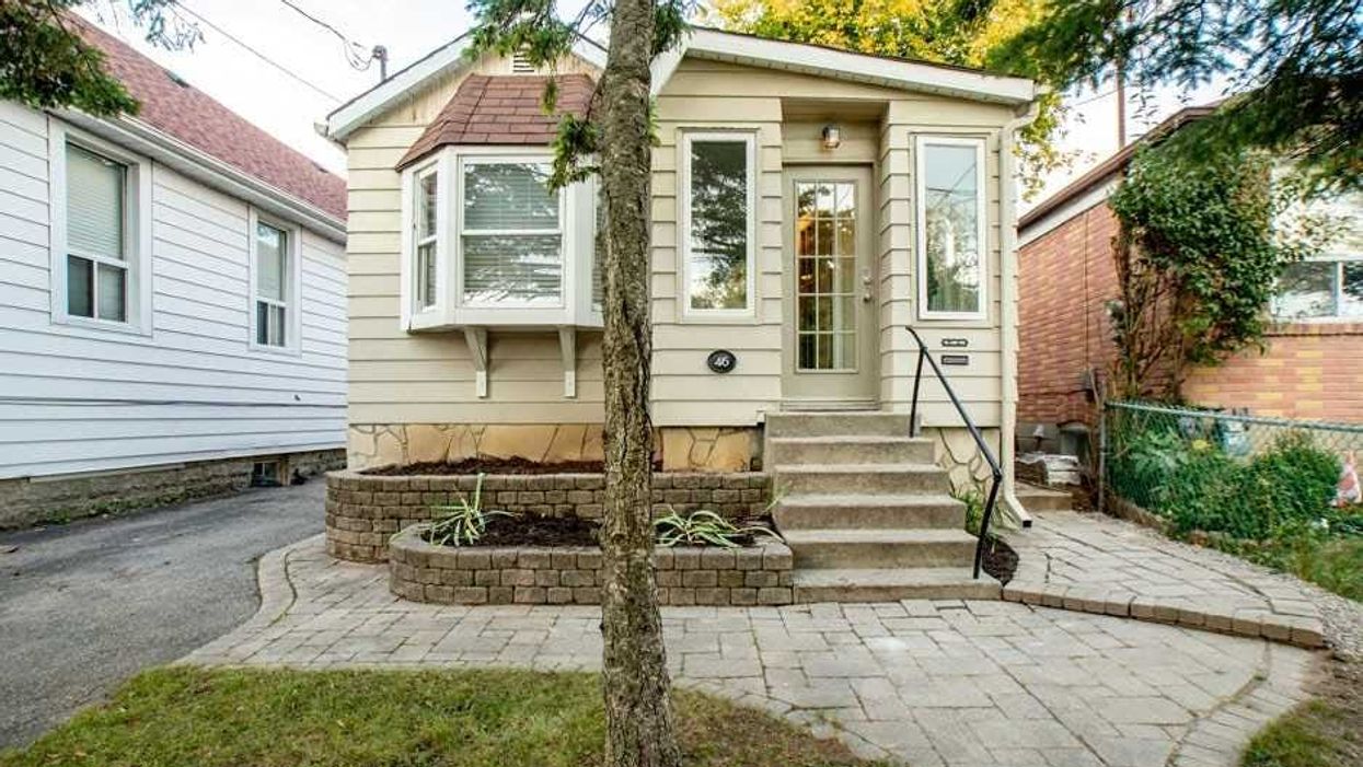 This Shed-Like Home In Toronto Actually Comes With The Most Adorable Backyard
