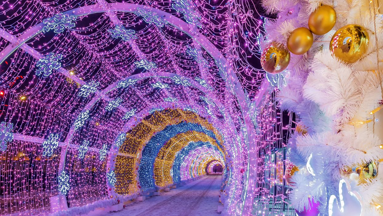 There's A Magical 115,000-Square-Foot Christmas Light Drive-Thru In Edmonton Right Now