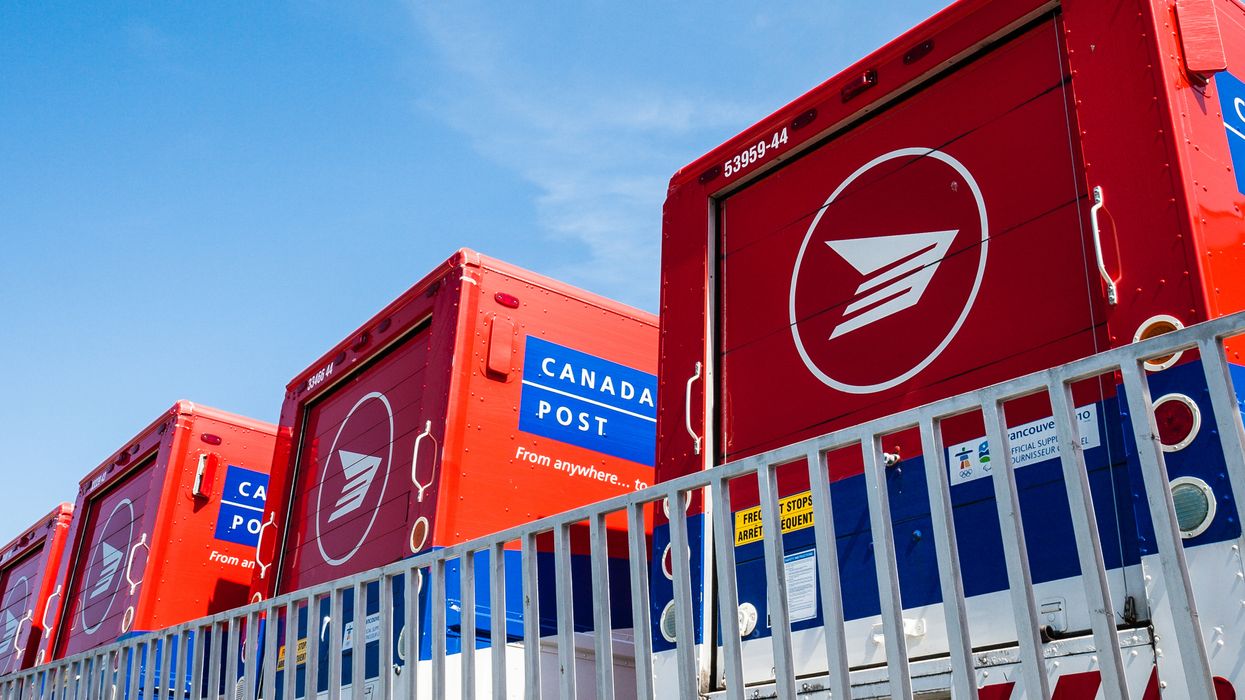 Canada Post Is Begging You To Start Your Online Christmas Shopping ASAP This Year