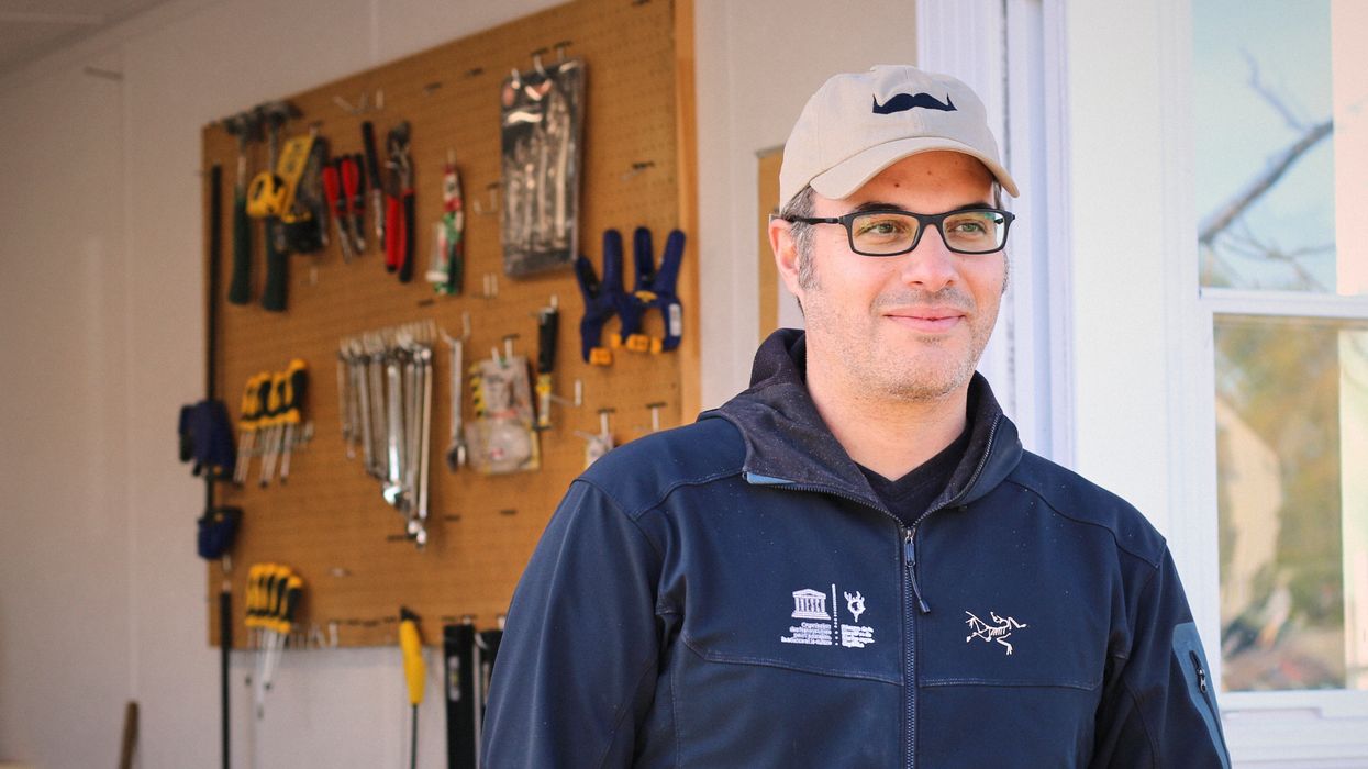 Ces hommes parcourent le Québec dans des remorques pour parler de la santé des hommes