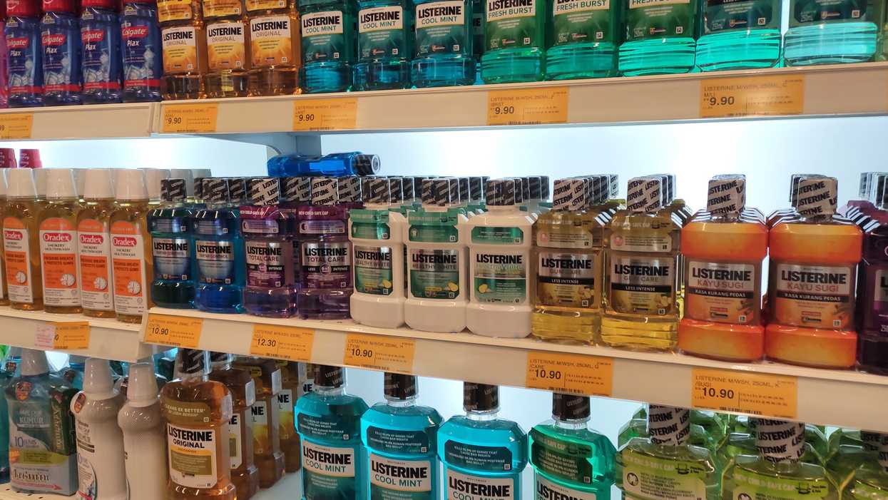 A Doctor Is Warning People Not To Inhale Mouthwash Thinking It Will Prevent COVID