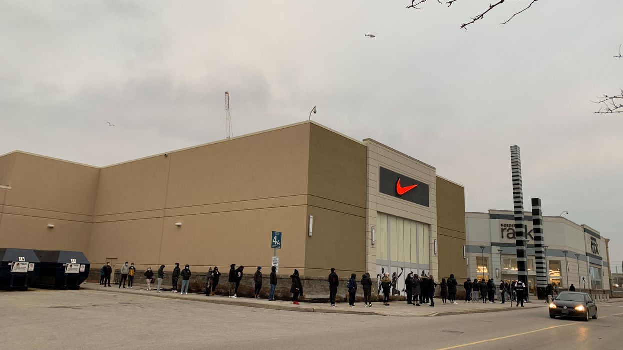 People Lined Up For Hours This Morning To Shop At Vaughan Mills On Black Friday (PHOTOS)