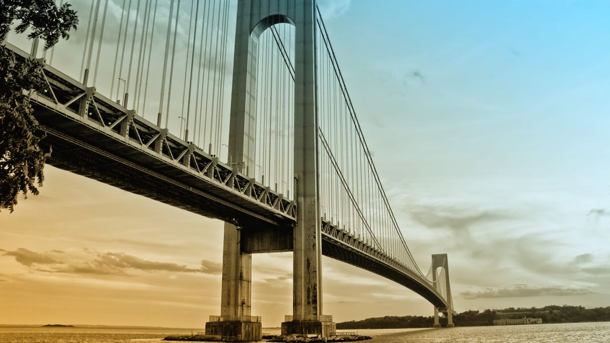 It Was So Windy In NYC That This Bridge Looked Like It Was Breathing & Sounded Like Ghosts