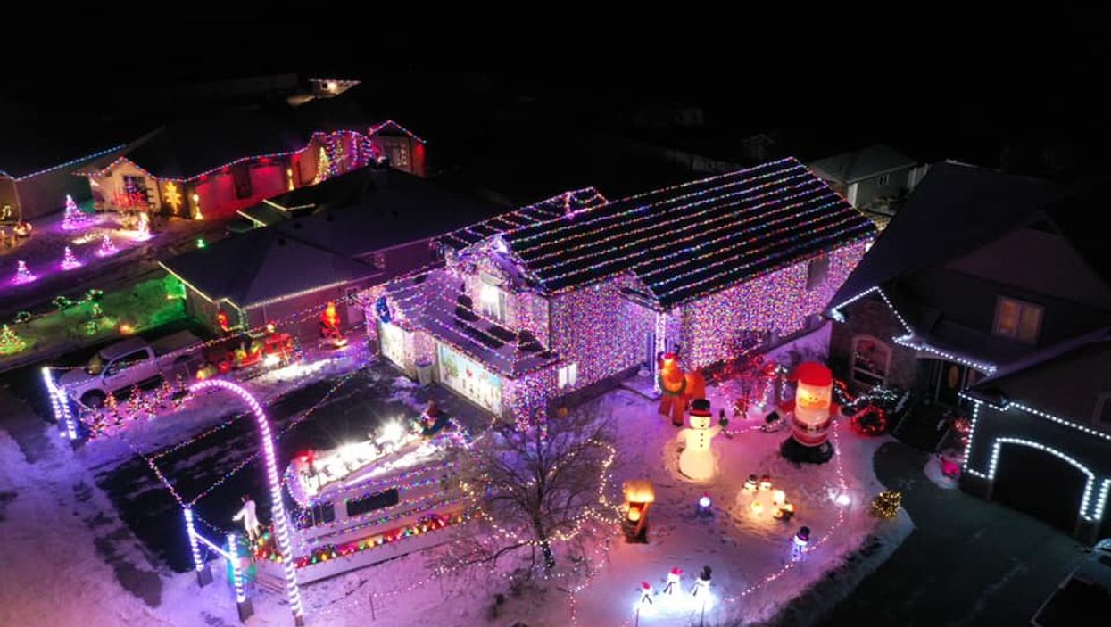An Alberta Man Replicated The 'Griswold House' For The Most Extra Christmas Display Ever