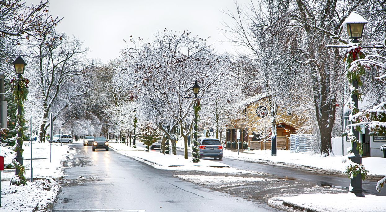 Many Ontarians Plan To Ignore COVID-19 Rules & Visit Families Over Holidays (STUDY)