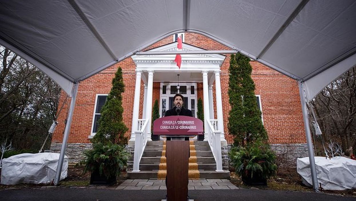 Justin Trudeau supplie les Canadiens d'annuler leurs voyages non essentiels