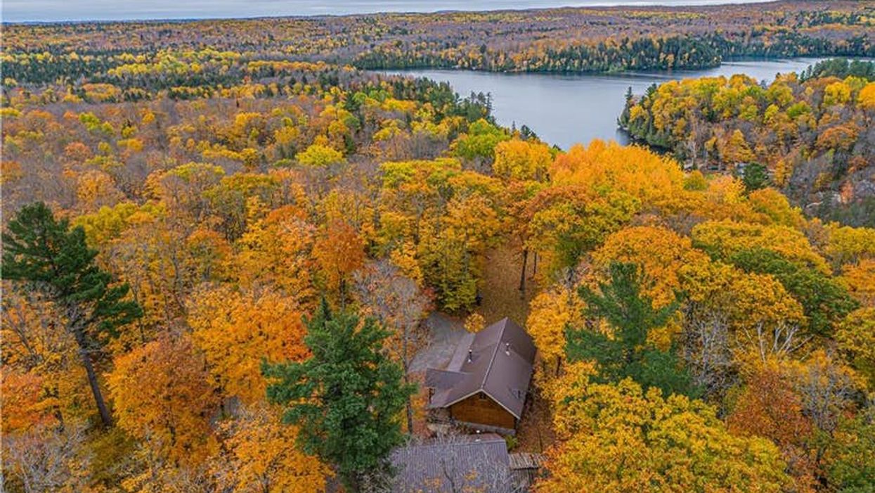 This Huge Ontario Cottage For Sale Is Actually Under $900K & Is So Canadian