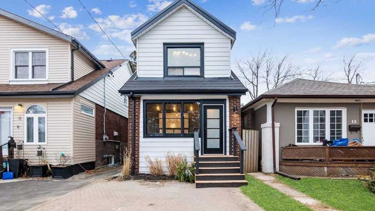 This Tiny Toronto Home For Sale Is Under $900K & Is More Spacious Than It Looks (PHOTOS)