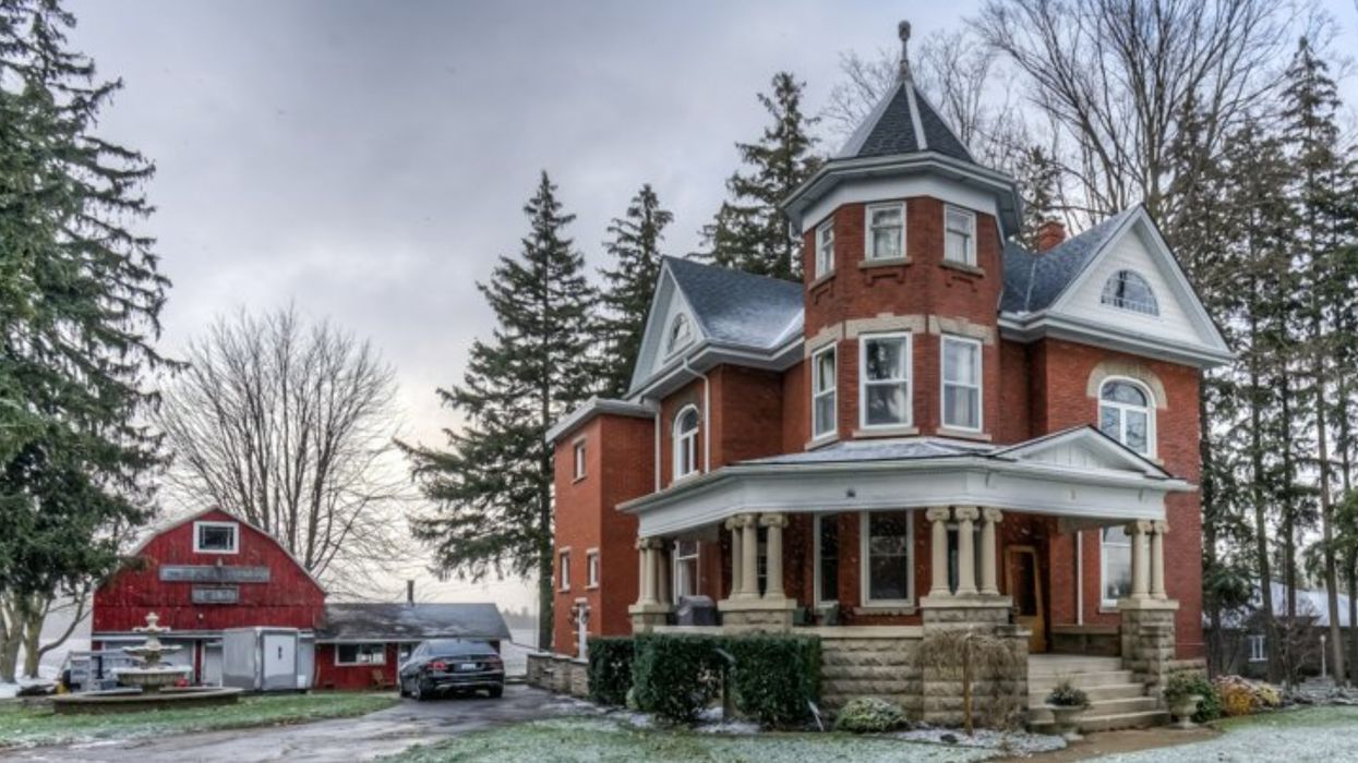 This Ontario Manor Has More Rooms Than You Could Use & Costs Under $1 Million (PHOTOS)