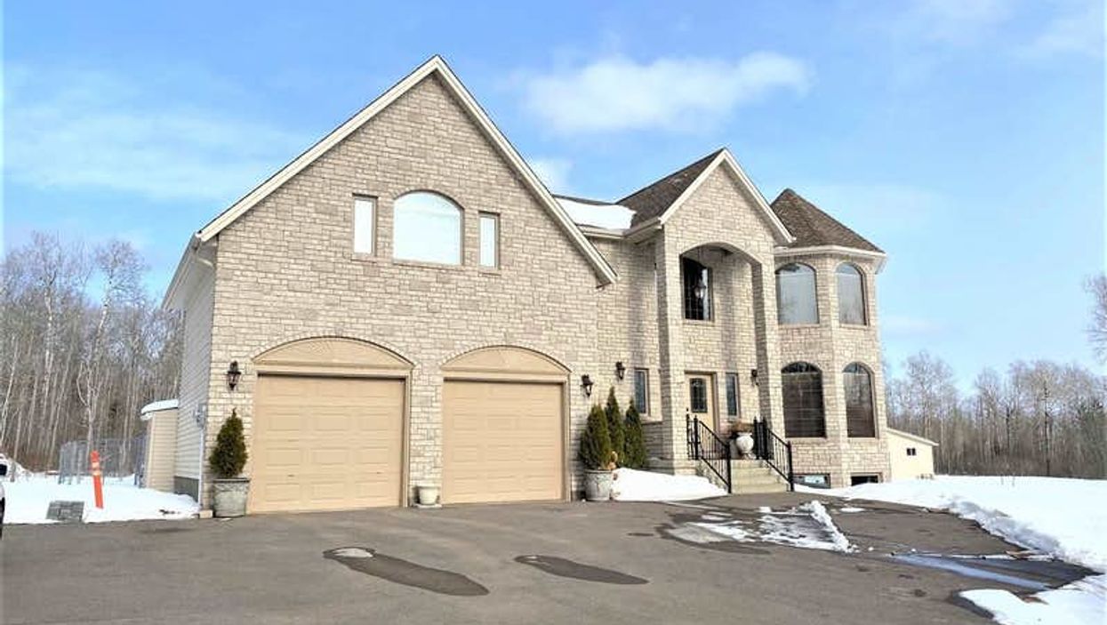 This Massive Ontario Home For Sale Is Under $700K & Looks Like A Modern Castle (PHOTOS)